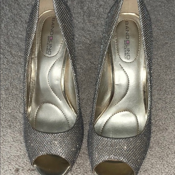 Bandolino golden heels - Picture 1 of 3